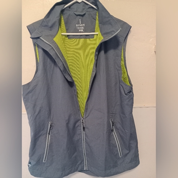 Men's Large size ELEVATE Athletic Vest - Picture 2 of 7